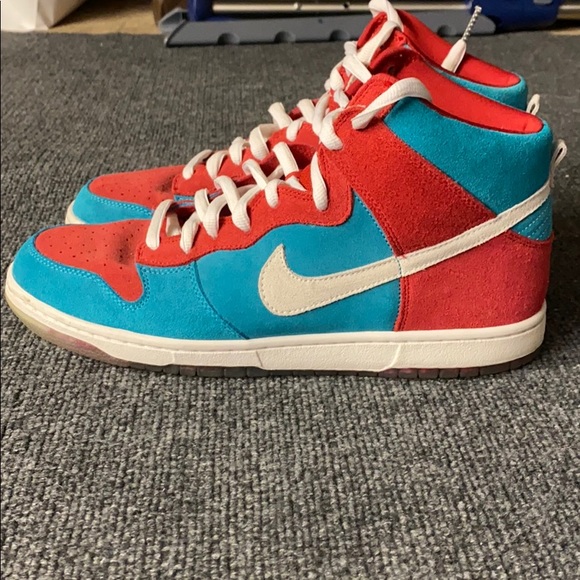 nike sb dunk high bloody gums
